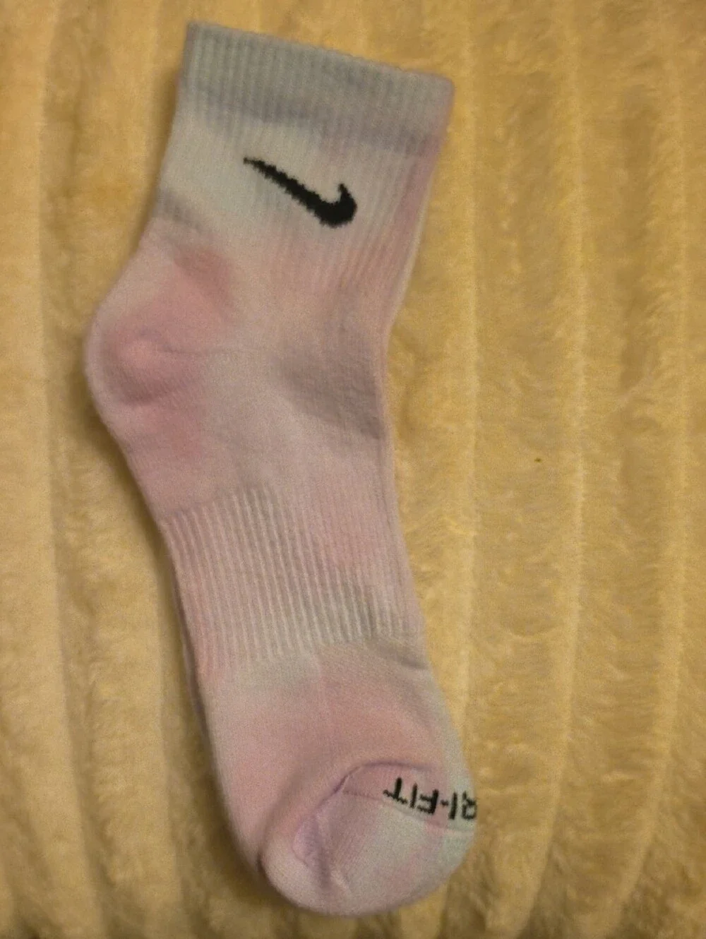4 Nike Crew Socks Pack - Tie-Dye Yellow, Pastel Lilac, Pink-Purple Ombre, Brown